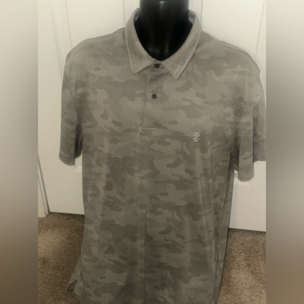 Men’s used Izod Camo Goof grey polo shirt size XL Pre own items are as is